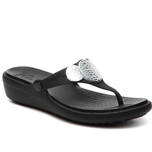 sanrah hammered circle wedge sandal